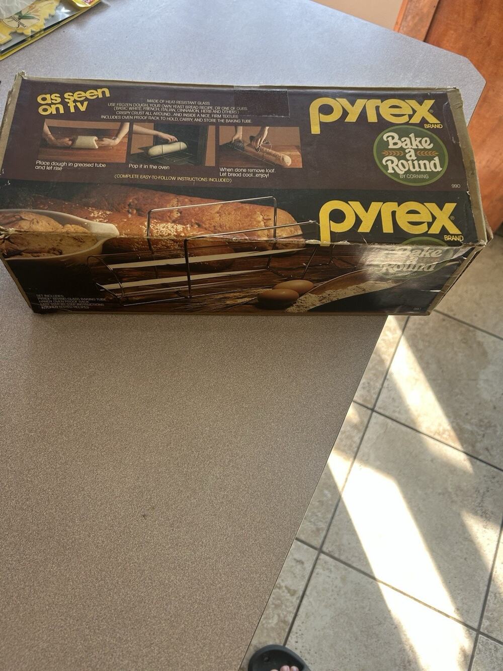 Vintage NOS Brand New PYREX Bake a Round 990 With Rack Corning NY
